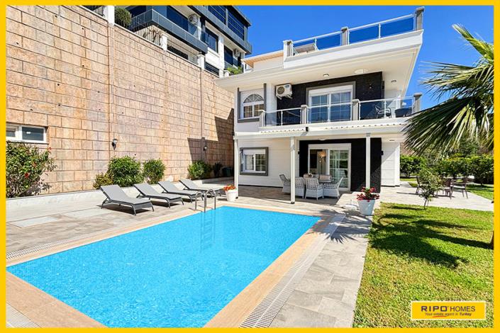 Image No.57-3 Bed Villa / Detached for sale