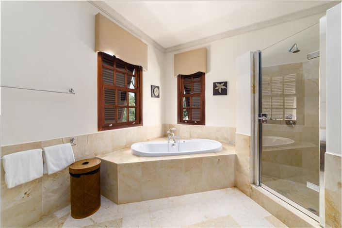 Image No.10-4 Bed Property for sale