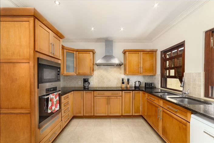 Image No.3-4 Bed Property for sale