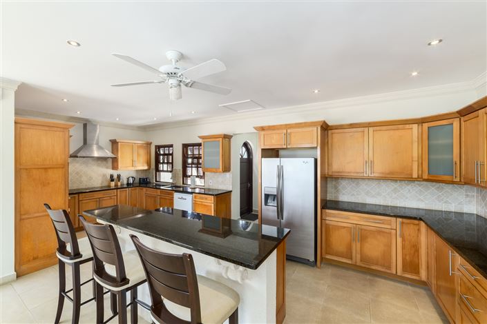 Image No.4-4 Bed Property for sale