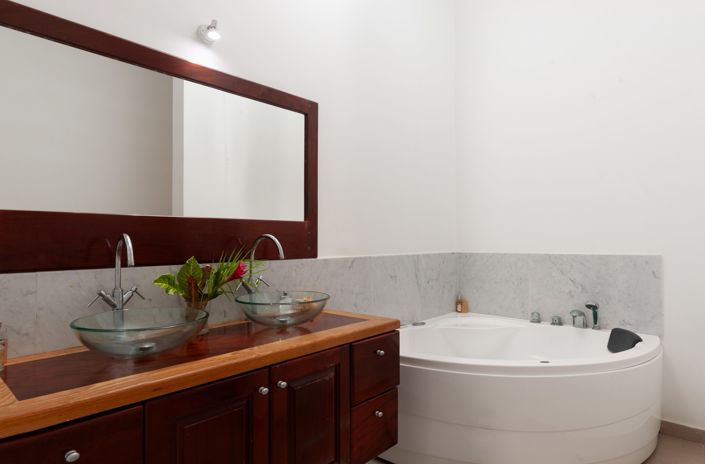 Image No.15-5 Bed Property for sale