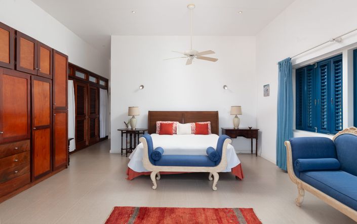 Image No.5-5 Bed Property for sale