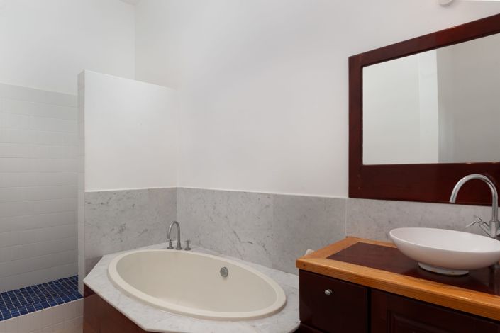 Image No.6-5 Bed Property for sale