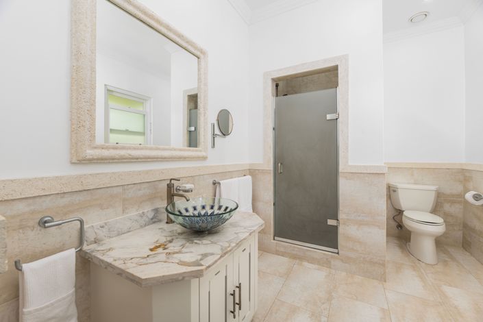 Image No.17-5 Bed Property for sale