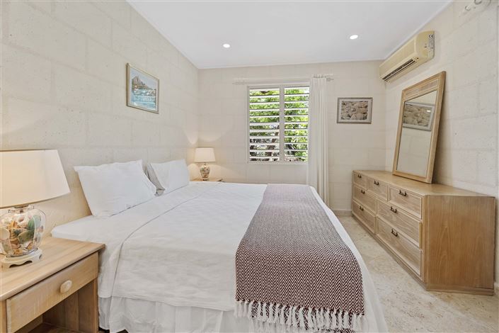 Image No.10-4 Bed Property for sale