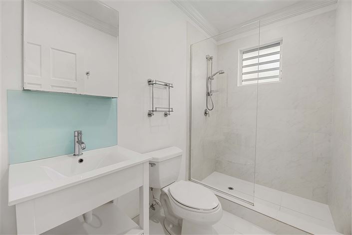 Image No.11-4 Bed Property for sale