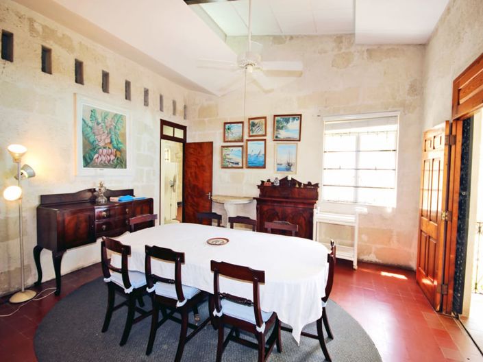 Image No.4-4 Bed Property for sale