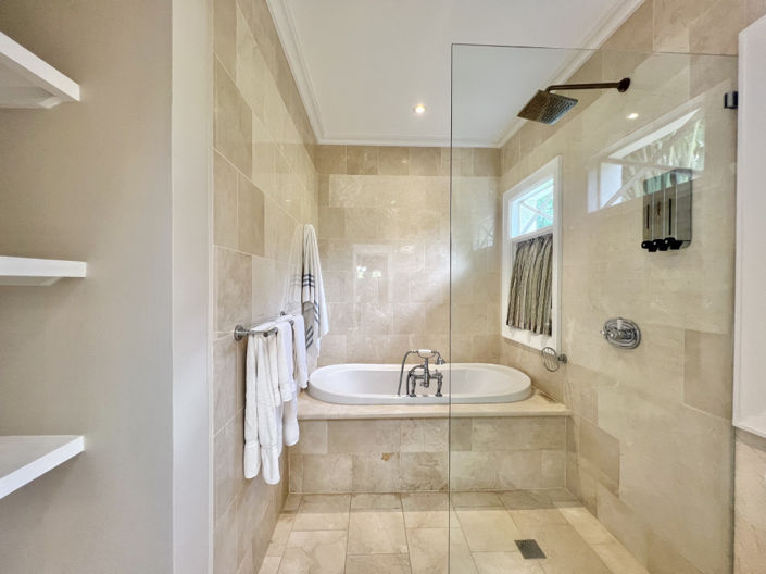 Image No.15-3 Bed Property for sale