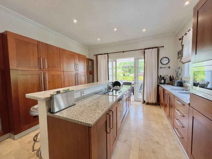 Image No.11-3 Bed Property for sale