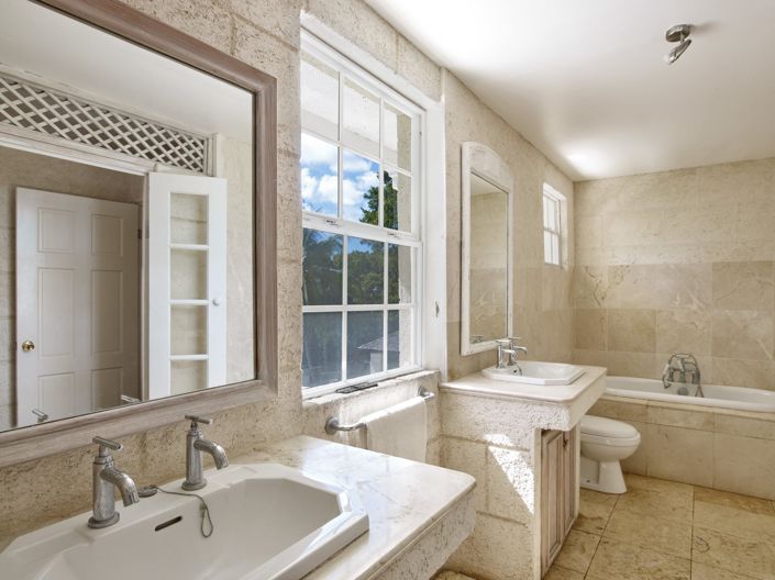 Image No.15-Propriété de 4 chambres à vendre à St James