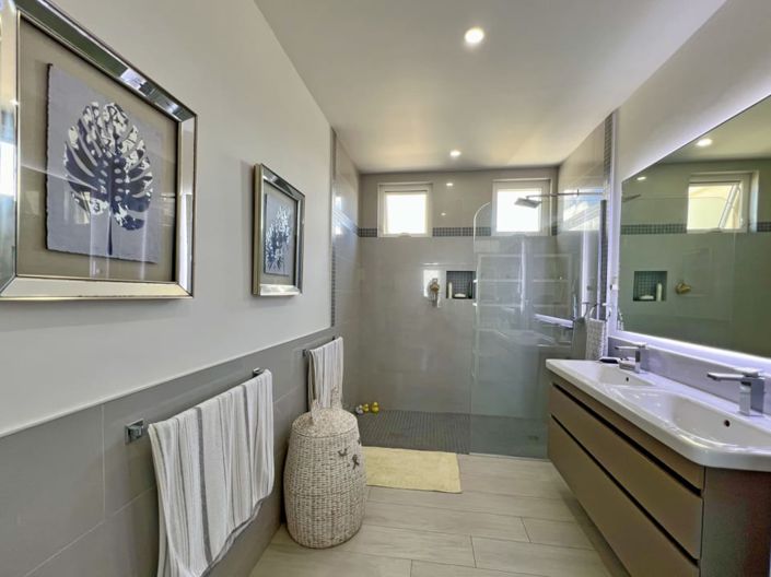 Image No.11-4 Bed Property for sale