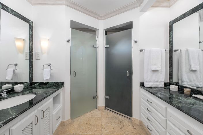 Image No.19-5 Bed Property for sale