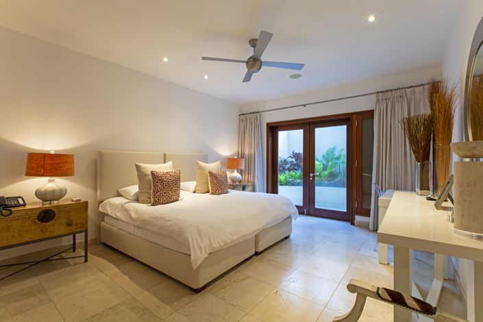 Image No.12-3 Bed Property for sale