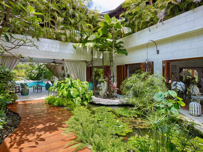 Image No.1-8 Bed Property for sale