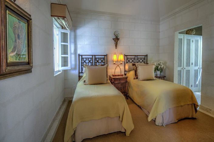 Image No.13-6 Bed Property for sale