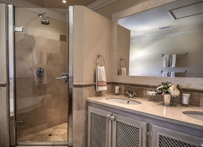 Image No.28-6 Bed Property for sale