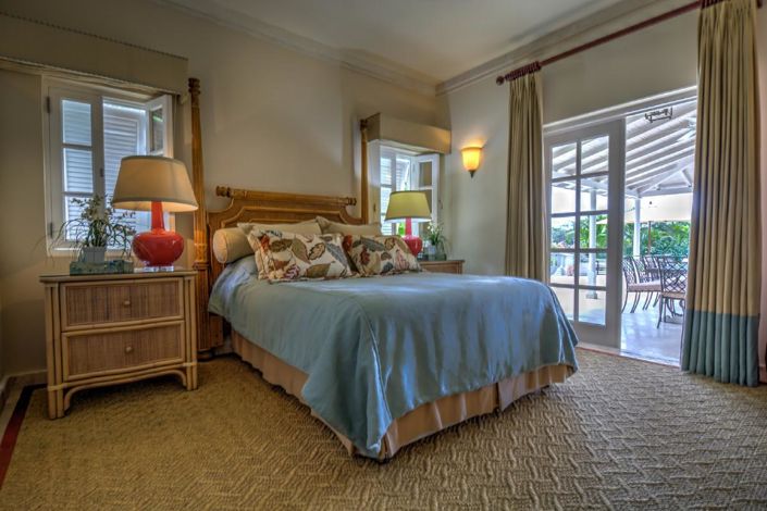 Image No.12-6 Bed Property for sale