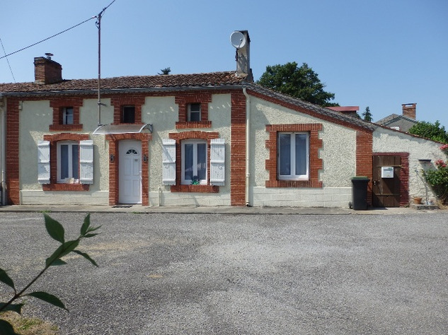 Image No.1-Maison de 2 chambres à vendre à Gajoubert