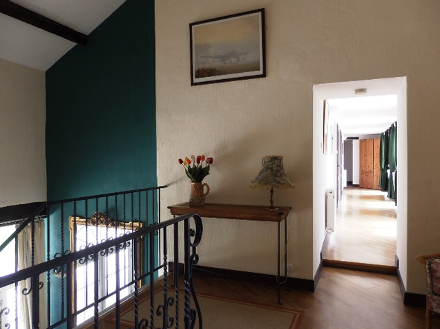 Image No.17-6 Bed Property for sale