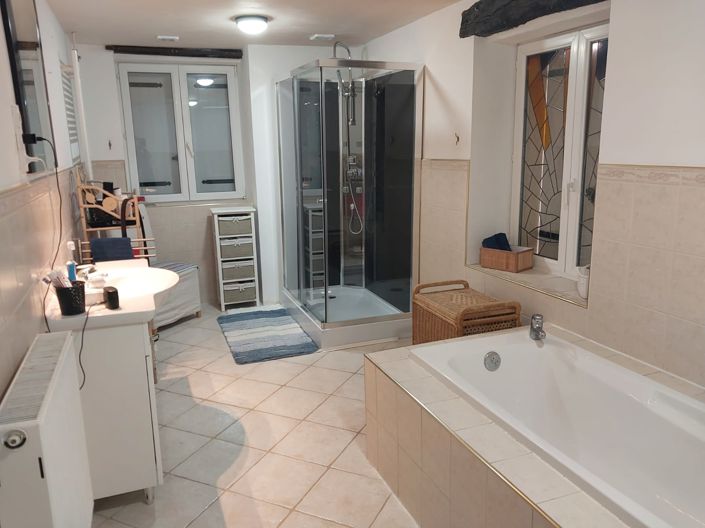 Image No.25-6 Bed Property for sale