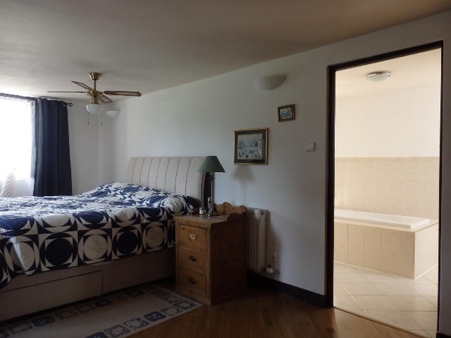 Image No.25-6 Bed Property for sale