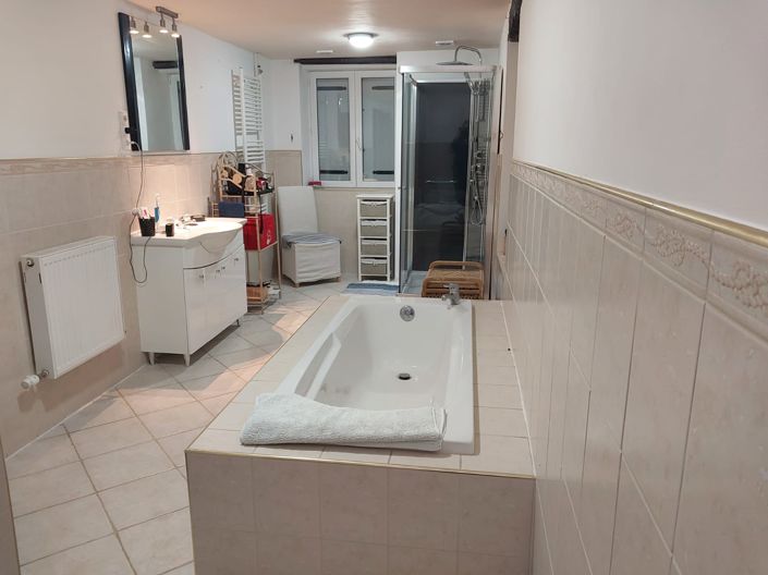 Image No.27-6 Bed Property for sale