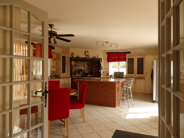 Image No.5-6 Bed Property for sale