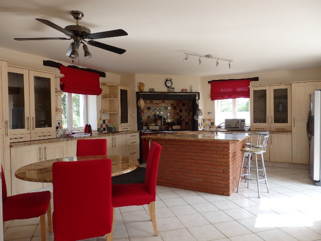 Image No.9-6 Bed Property for sale