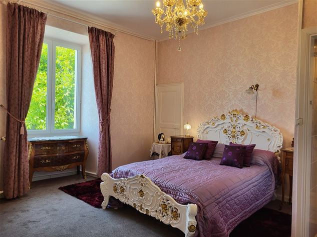 Image No.17-9 Bed Chateaux for sale