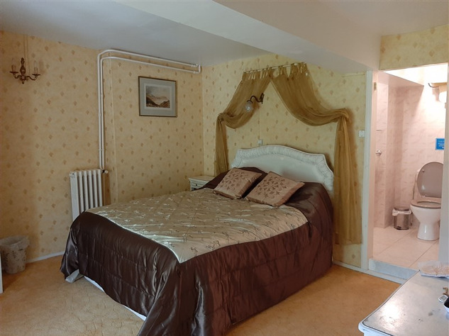 Image No.26-9 Bed Chateaux for sale