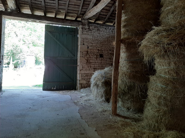 Image No.35-9 Bed Chateaux for sale