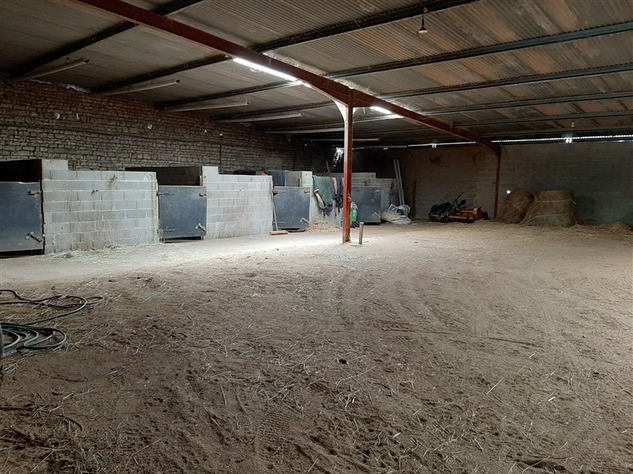 Image No.33-9 Bed Chateaux for sale