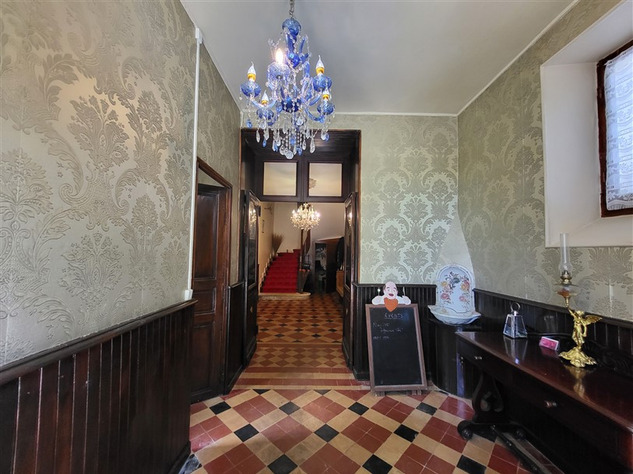 Image No.5-9 Bed Chateaux for sale