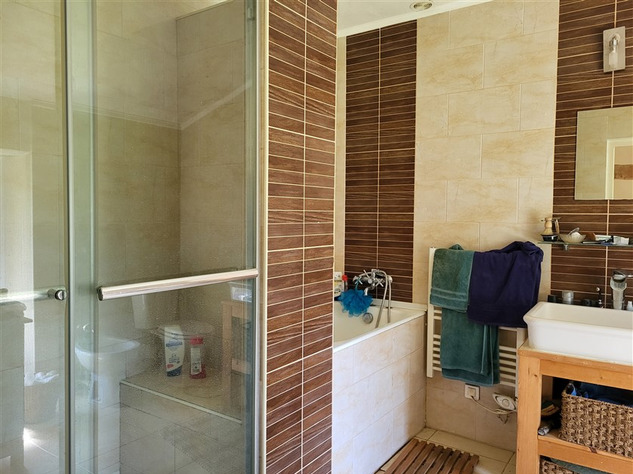 Image No.10-4 Bed House for sale