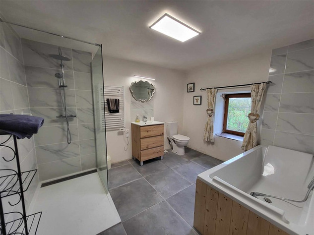 Image No.15-5 Bed House for sale