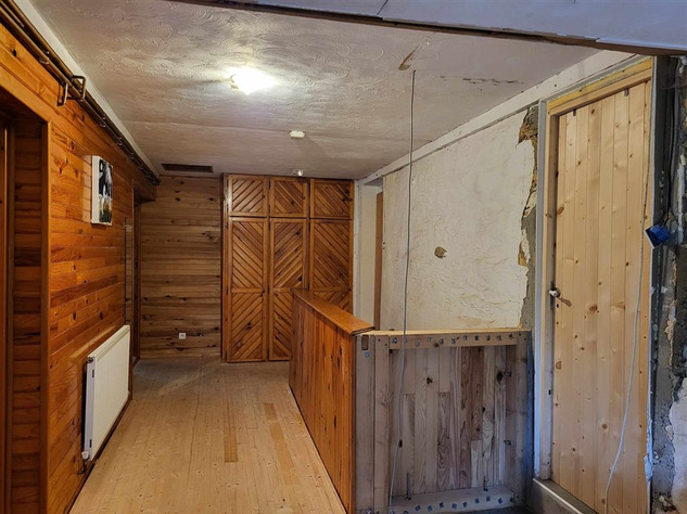 Image No.9-5 Bed House for sale