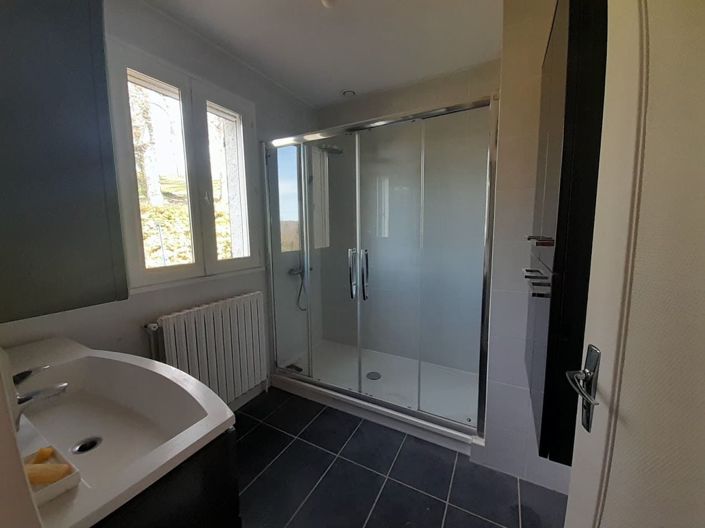 Image No.8-3 Bed Property for sale