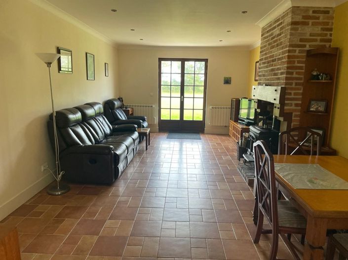 Image No.10-3 Bed House for sale