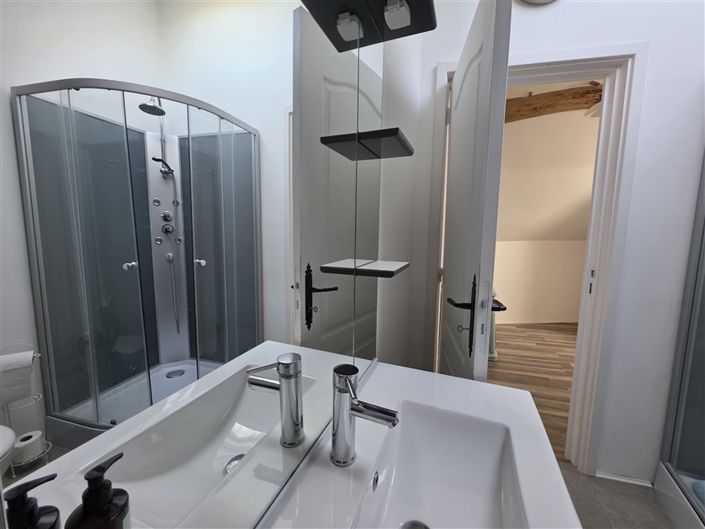 Image No.19-5 Bed House for sale