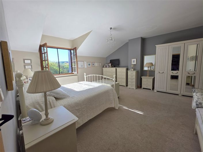 Image No.14-5 Bed House for sale