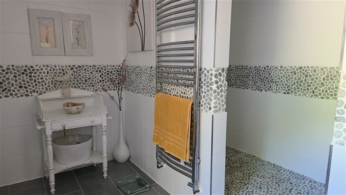 Image No.17-5 Bed House for sale