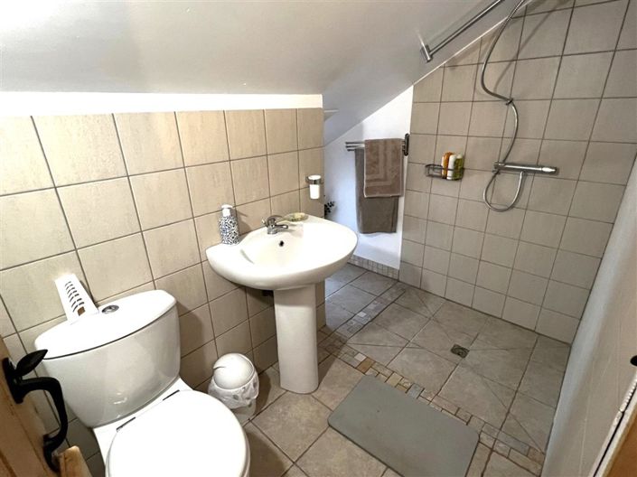 Image No.12-6 Bed House for sale