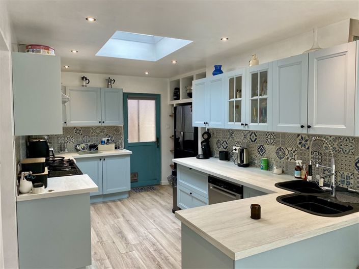 Image No.6-6 Bed House for sale