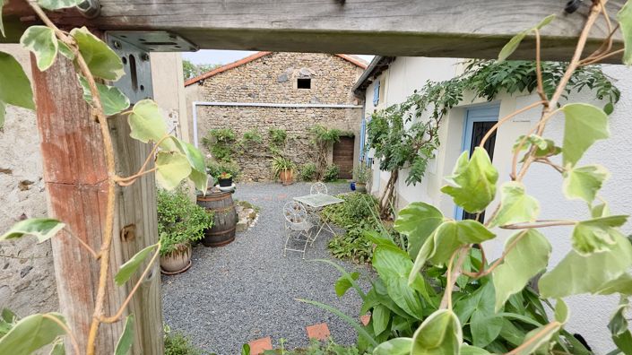 Image No.18-6 Bed House for sale