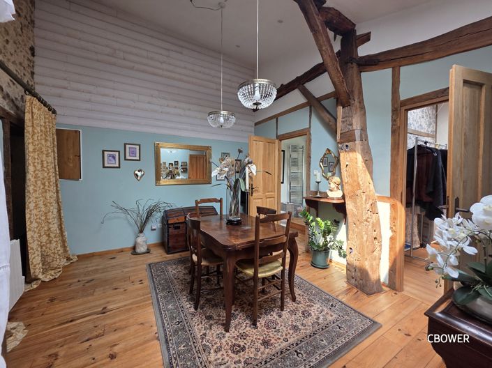 Image No.8-6 Bed House for sale