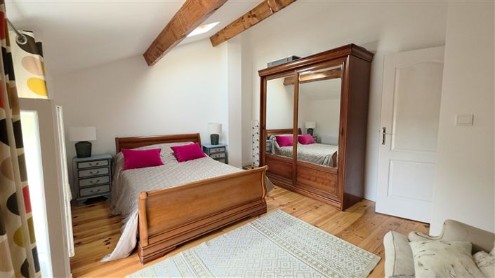 Image No.17-11 Bed House for sale