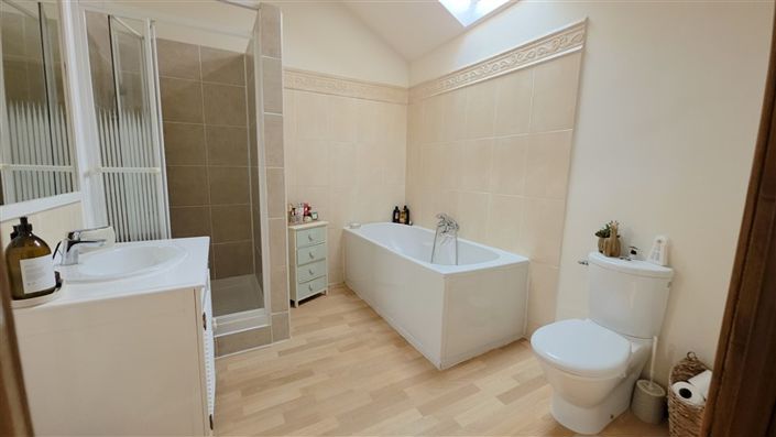 Image No.34-11 Bed House for sale