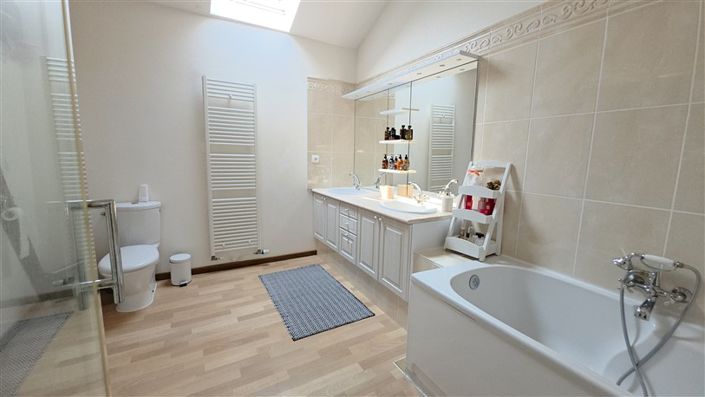 Image No.37-11 Bed House for sale