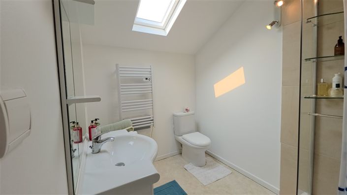 Image No.10-11 Bed House for sale