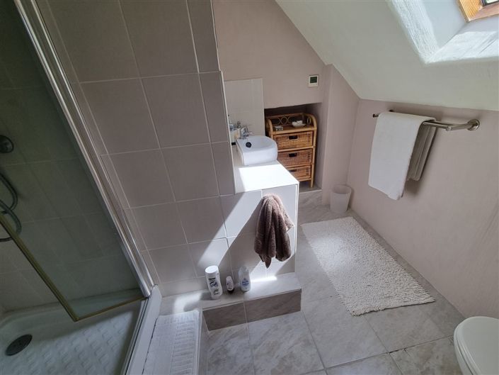 Image No.11-3 Bed House for sale